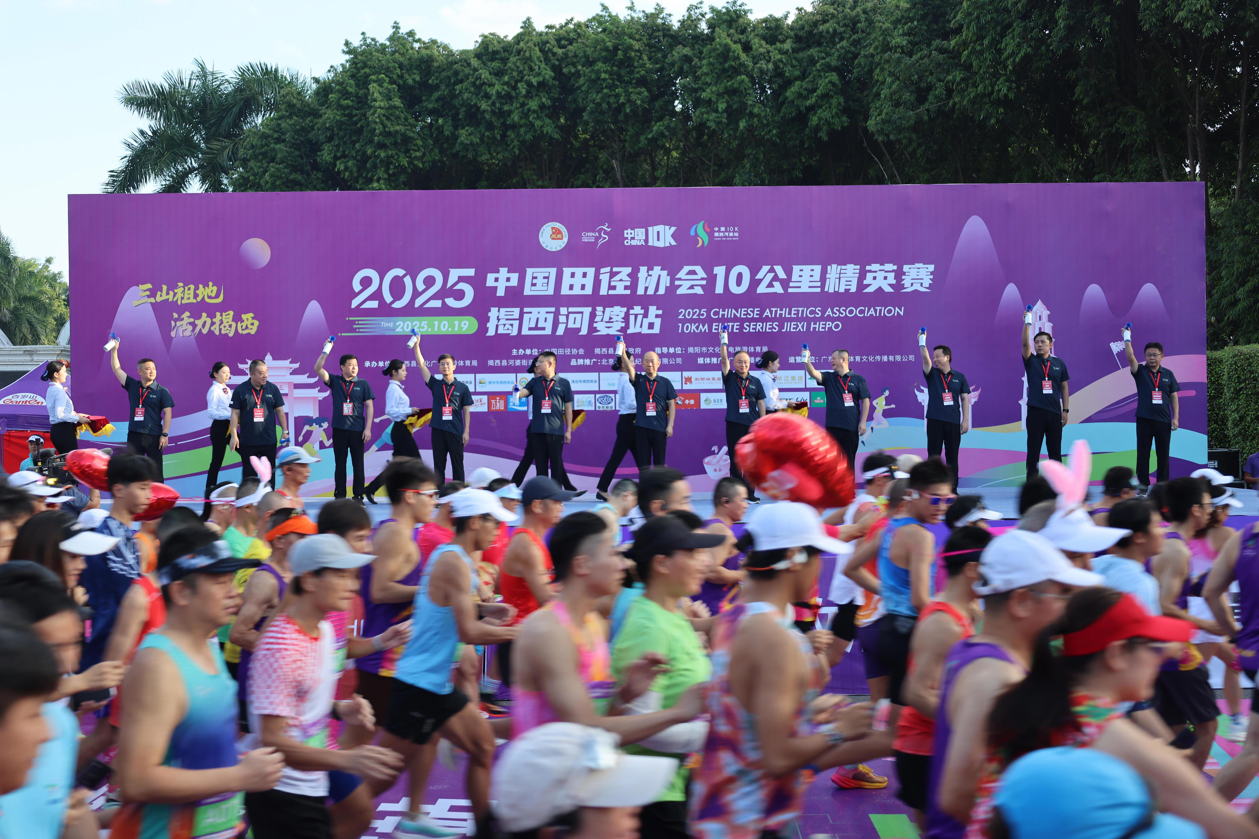 在苍翠群山 在苍翠群山