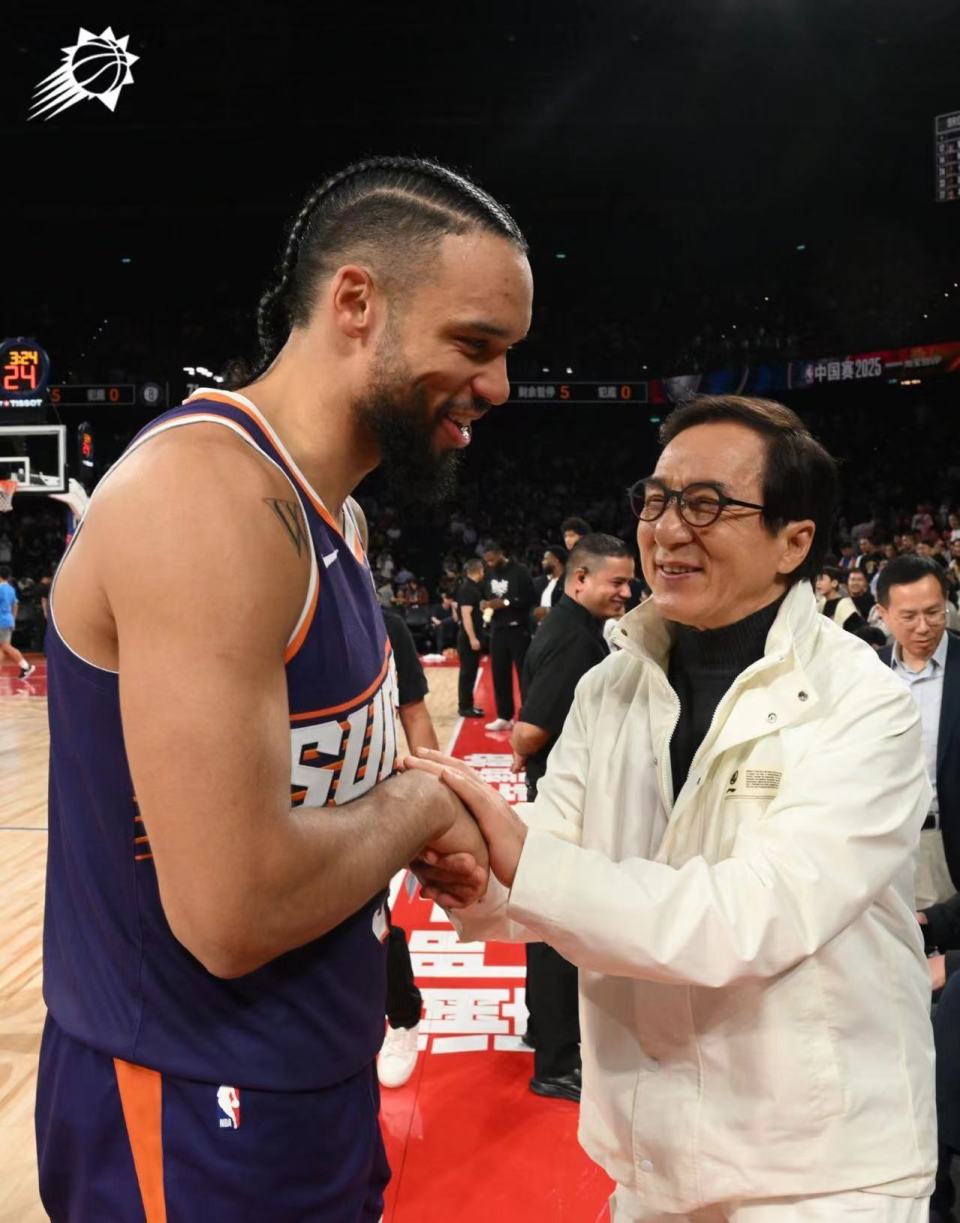 就是东西方, 代表人物